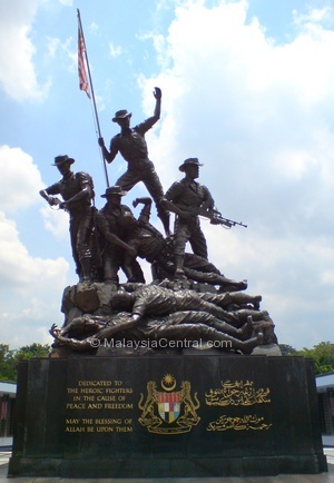 National Monument/Tugu Negara statues