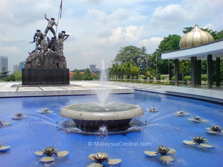 National Monument/Tugu Negara water fountains